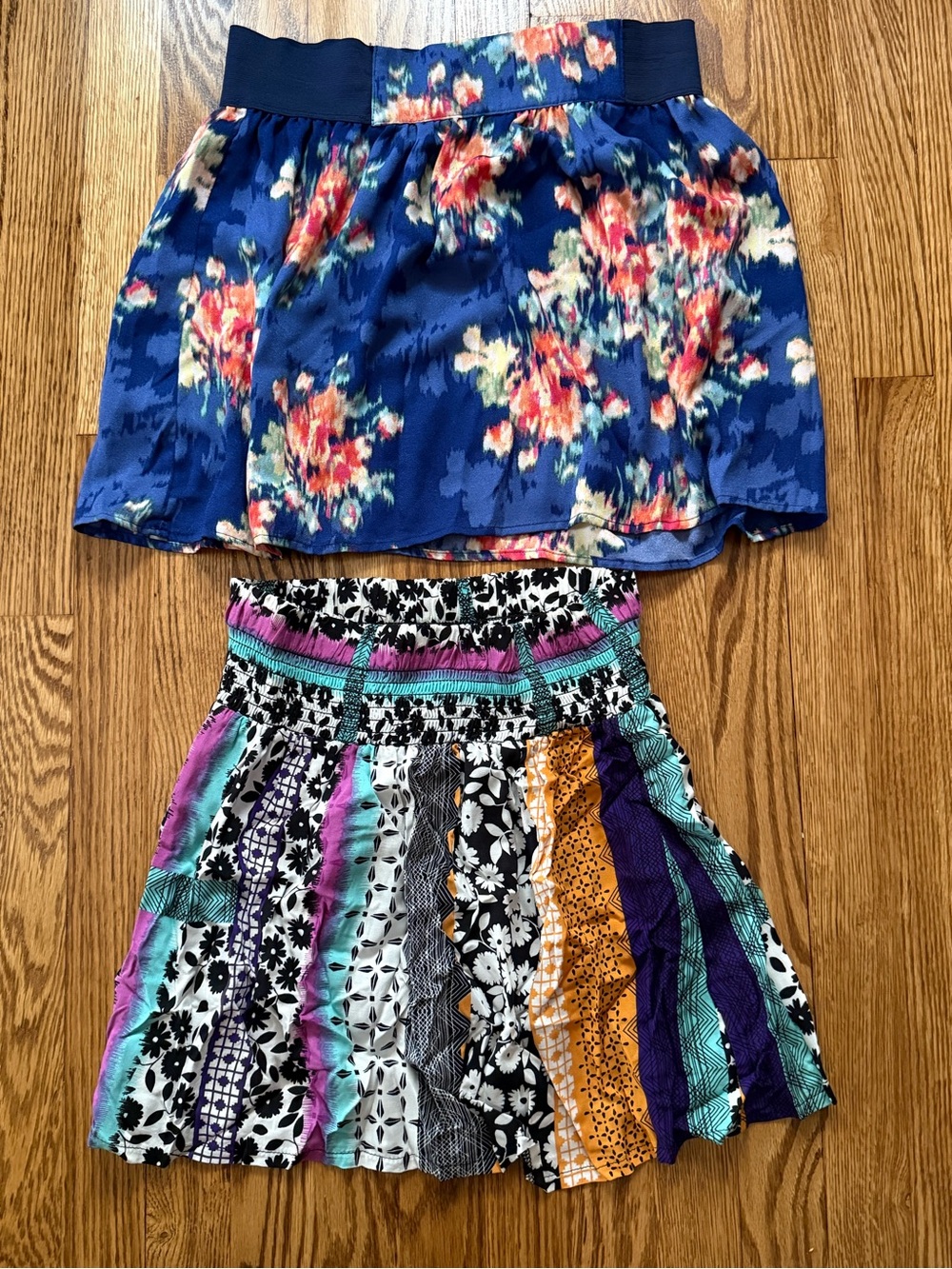 2 juniors skirts size medium